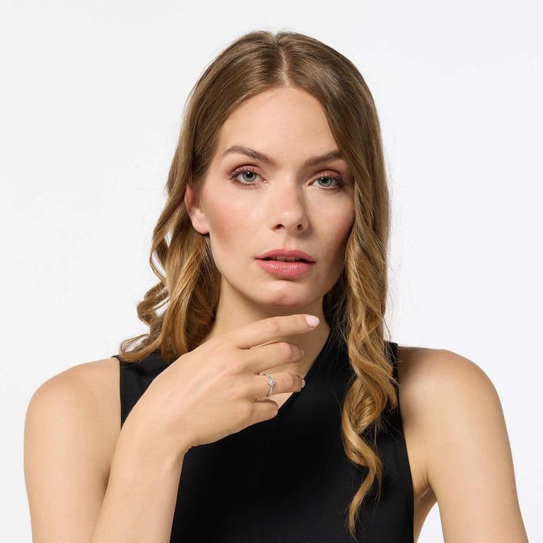 18k guldring, diamanter - vitguld, halo, 17.5 4