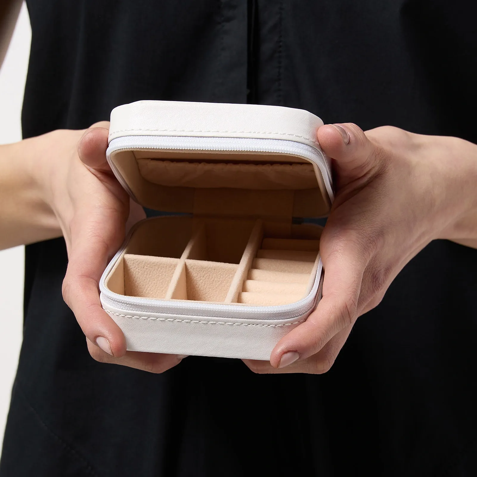 Resesmyckeskrin, vitt 2