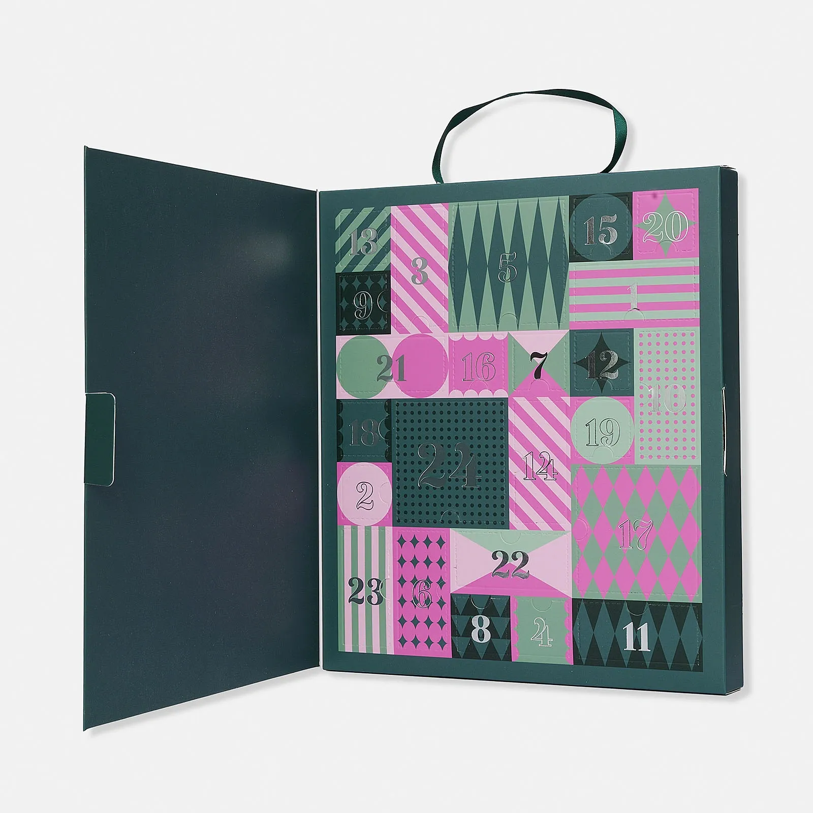 Adventskalender 2025 - silverfärgade smycken 2